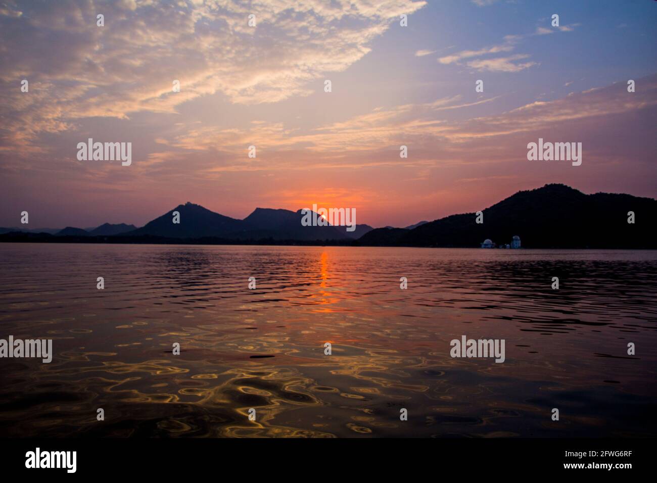 Fateh Sagar lake during sunset Stock Photo - Alamy