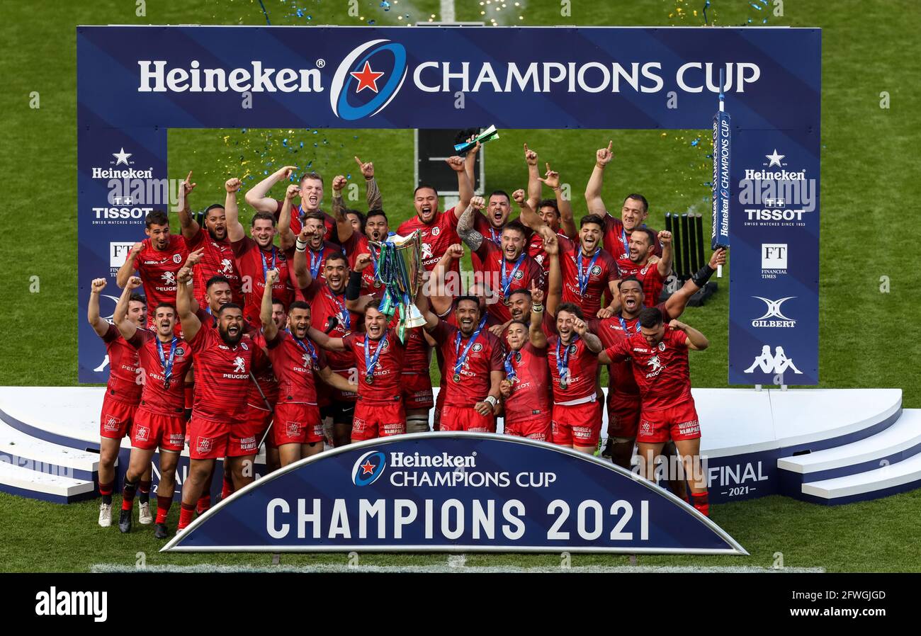 London England 22nd May 21 Rugby Union Heineken Champions Cup Final La Rochelle V Toulouse Twickenham 21 22 05 21 Antoine Dupont Of Toulouse And Teammates Celebrate With The Trophy After Winning The Final London England 22nd May 21 Rugby Union Heineken Champions Cup Final La Rochelle V Toulouse Twickenham 21 22 05 21 Antoine Dupont Of Toulouse And Teammates Celebrate With The Trophy After Winning The Final