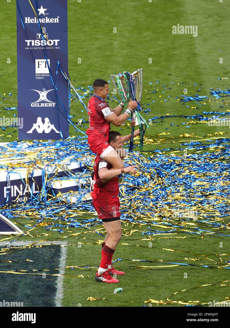 Toulouse S Cheslin Kolbe Lifts The Trophy On The Shoulders Of Rynhardt Elstadt During The Heineken Champions Cup Final Match At Twickenham Stadium London Picture Date Saturday May 22 21 Stock Photo Alamy