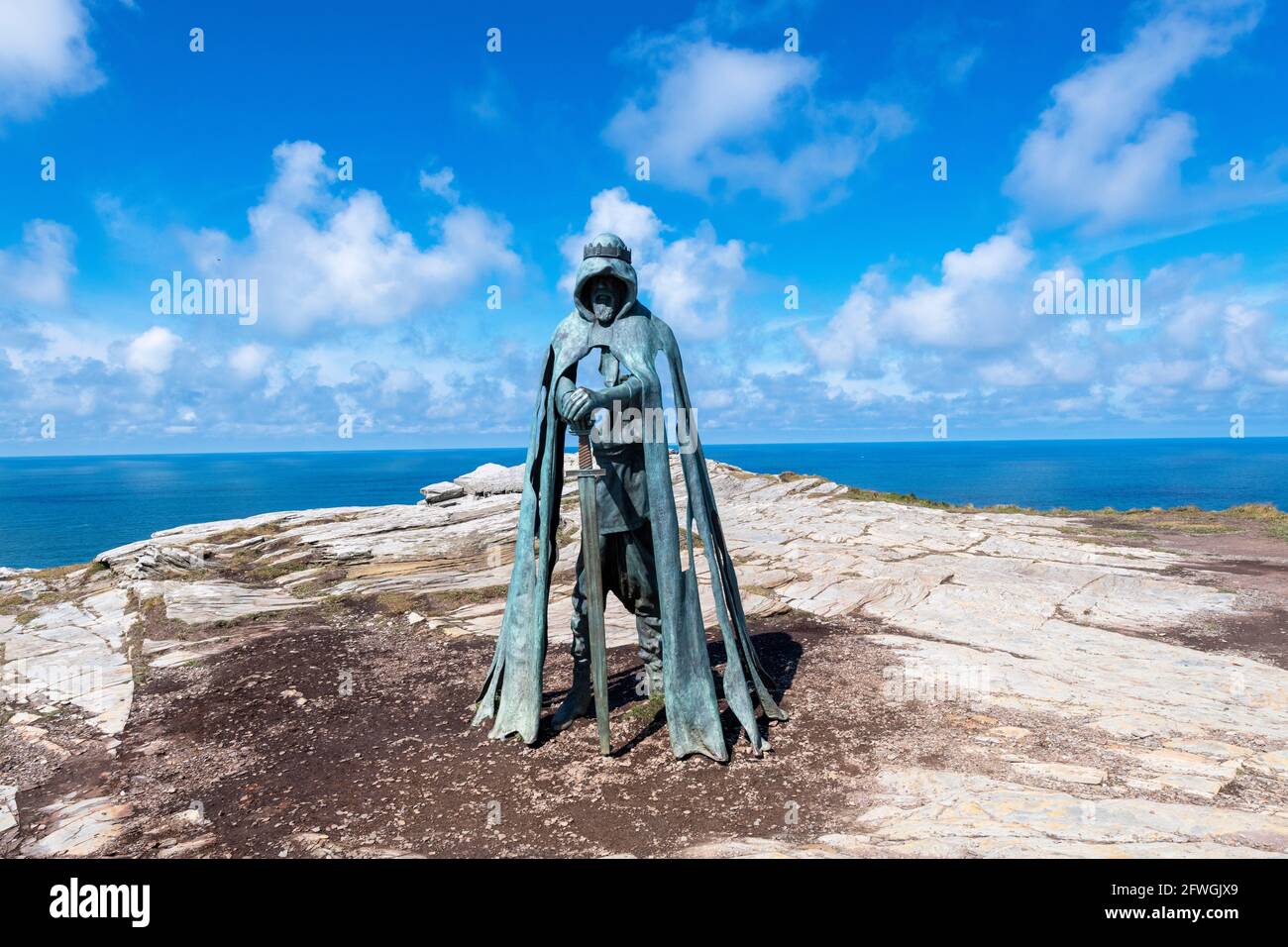 Bronze statue of King Arthur at Tintagel Castle, Cornwall Stock Photo Alamy