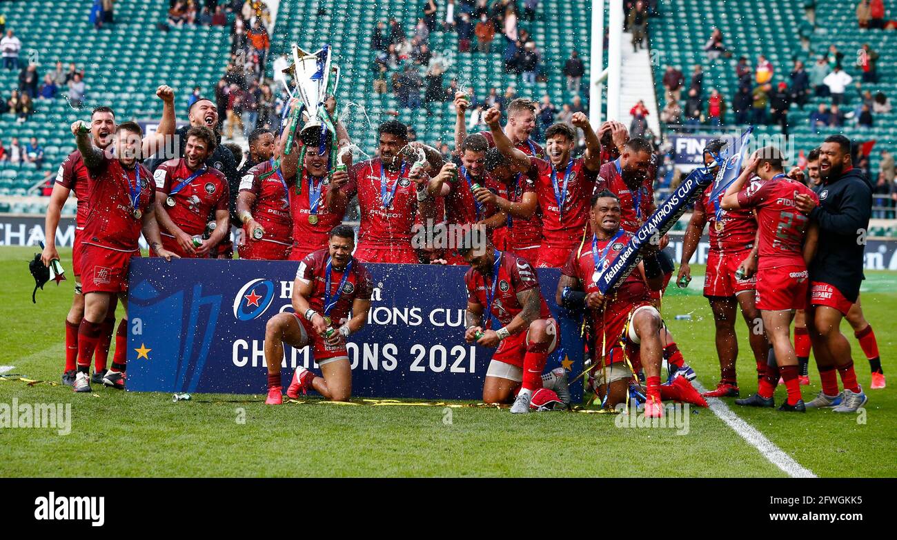 London Uk 22nd May 21 Twickenham England May 22 Toulouse Teamwith Trophy After During Heineken Champions Cup Final Match Between La Rochelle And Toulouse At Twickenham Stadium On May 22 21 London Uk 22nd May 21 Twickenham England May 22 Toulouse Teamwith Trophy After During Heineken Champions Cup Final Match Between La Rochelle And Toulouse At Twickenham Stadium On May 22 21