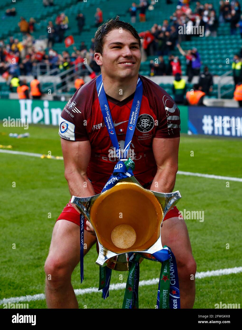 London Uk 22nd May 21 Twickenham England May 22 Antoine Dupont Of Toulouse With Trophy After During Heineken Champions Cup Final Match Between La Rochelle And Toulouse At Twickenham Stadium On