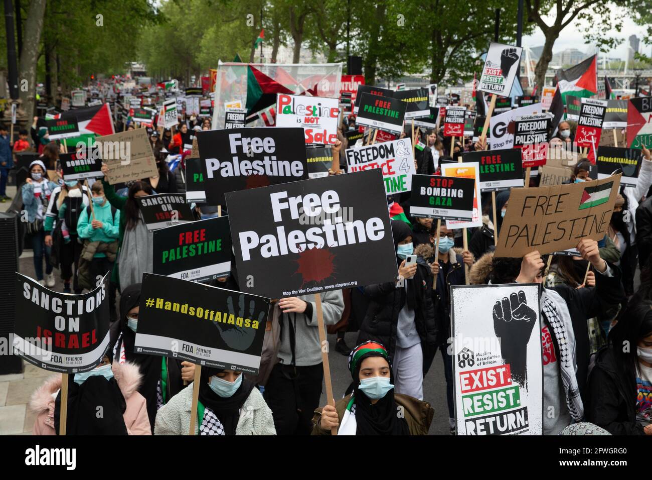 London, UK. 22nd May, 2021. A Pro Palestinian march sets off from Embankment to a rally in Hyde Park with speeches. People are angry at the bombing by Israel and are asking the British Govermnent to take action. They feel that the attacks by Israel have been disproportionate with most of the 250 deaths being Palestinians. Even though there is now a ceasefire, they want action from the British and American Governments. Credit: Mark Thomas/Alamy Live News Stock Photo