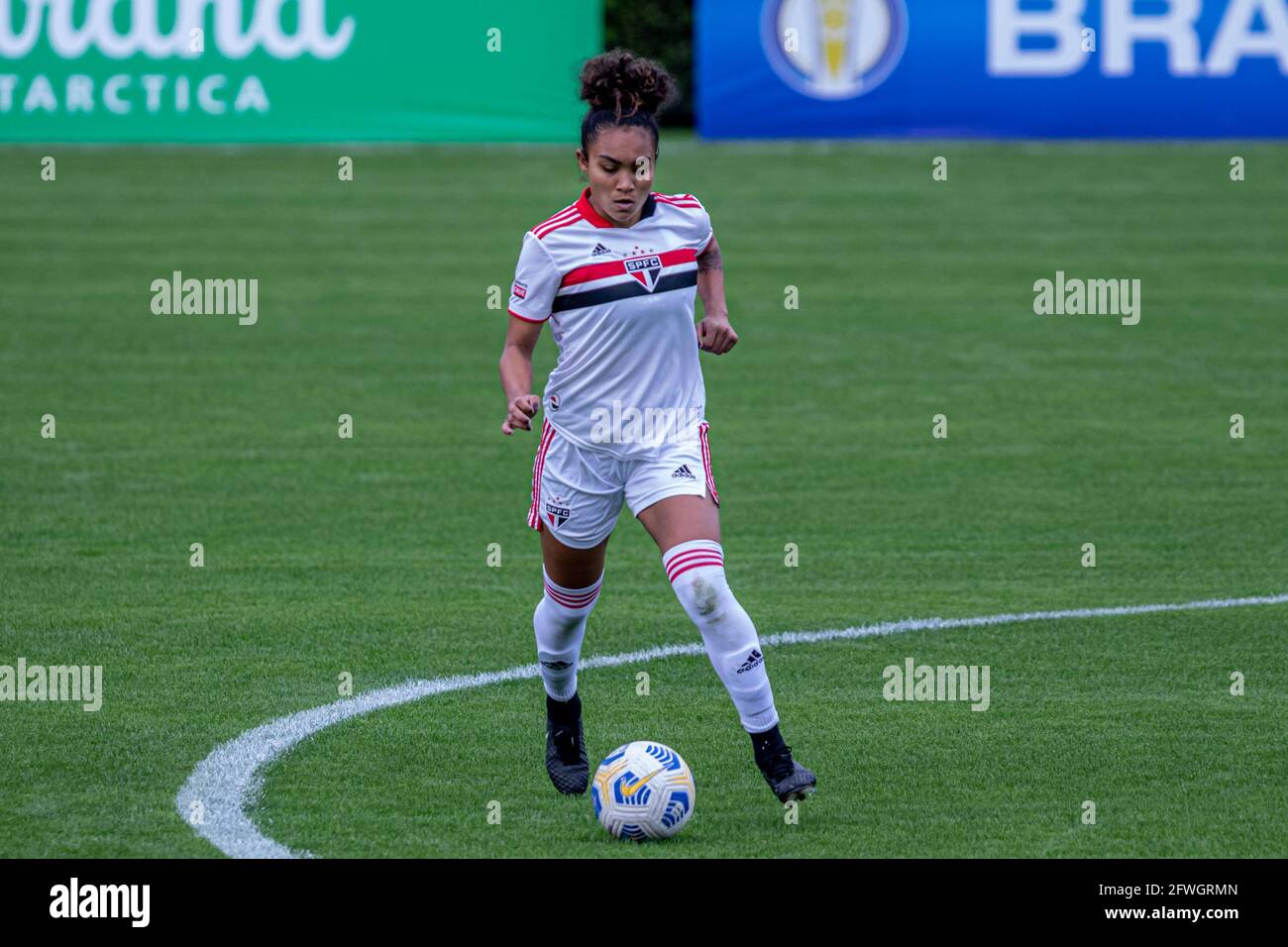 Cotia, Brazil. 22nd May, 2021. The referee Daiane Caroline Muniz in the  match between São Paulo X Napoli, valid for the 9th round of the Brazilian  Series A1 Championship of 2021 for