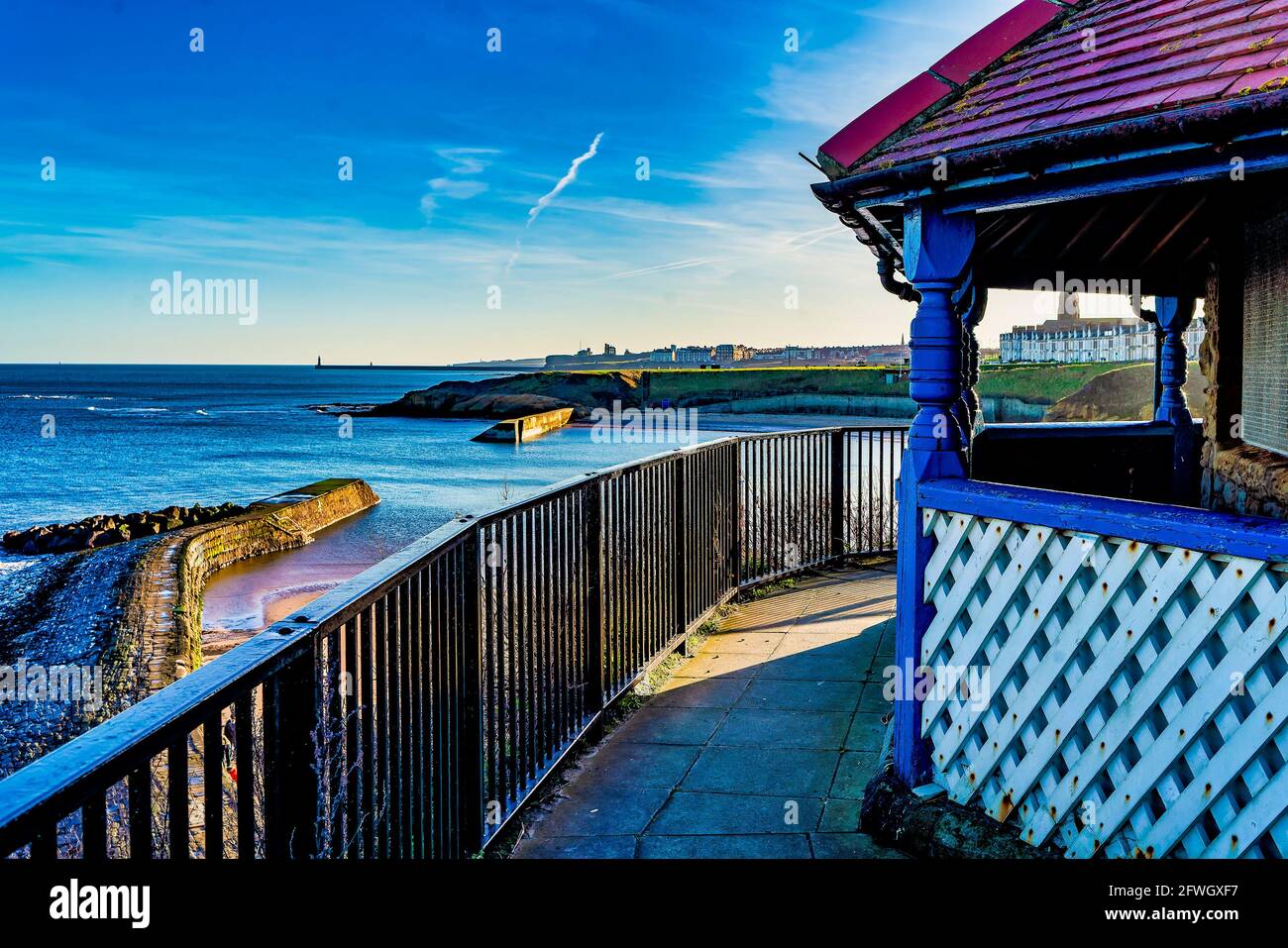 Watch house looks over brown’s Bay in Cullercoats, England Stock Photo