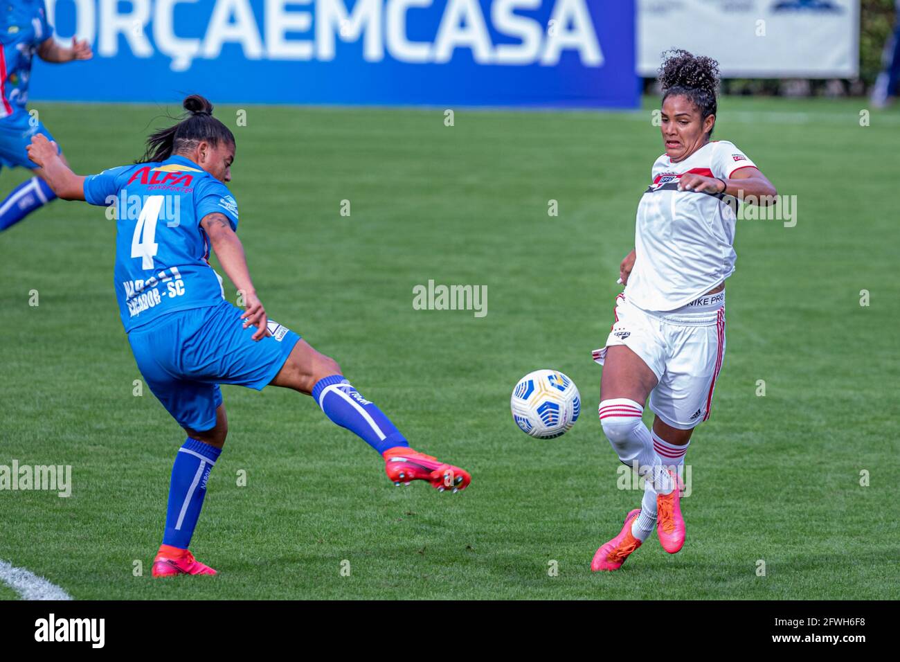 Cotia, Brazil. 22nd May, 2021. The referee Daiane Caroline Muniz in the  match between São Paulo X Napoli, valid for the 9th round of the Brazilian  Series A1 Championship of 2021 for