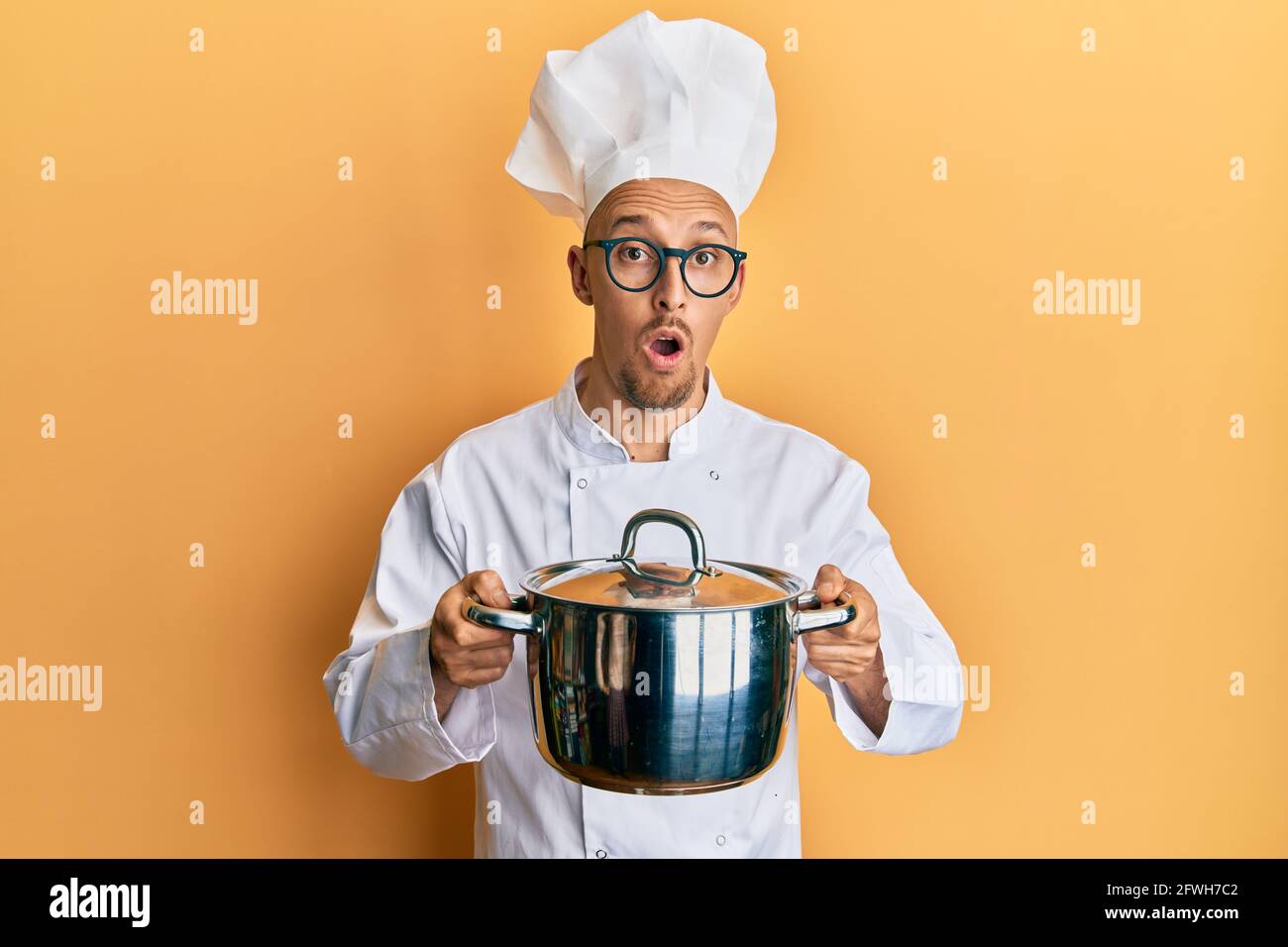 Portrait shocked male chef cook hi-res stock photography and images - Alamy