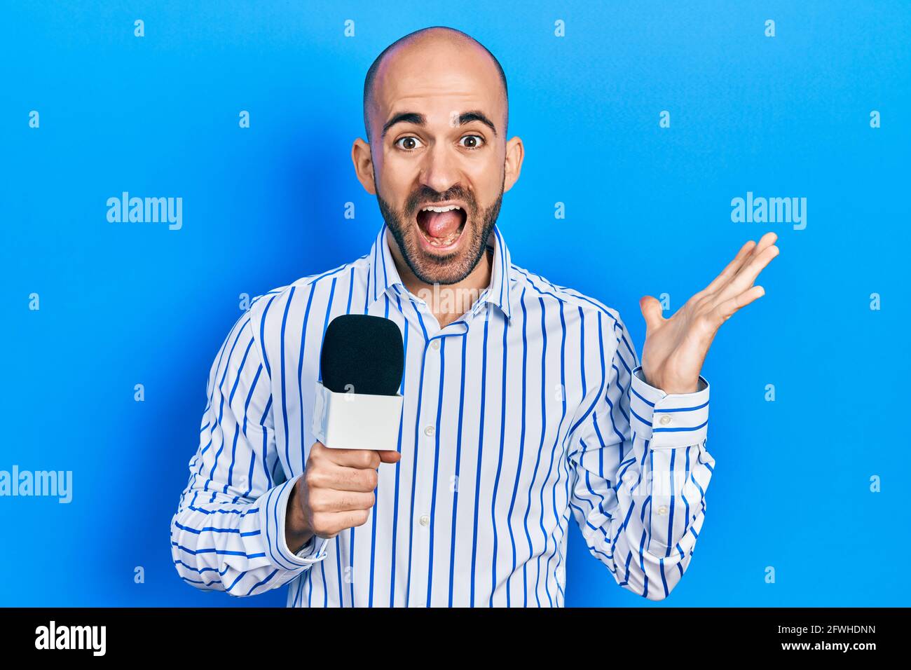 Successful reporter hi-res stock photography and images - Alamy