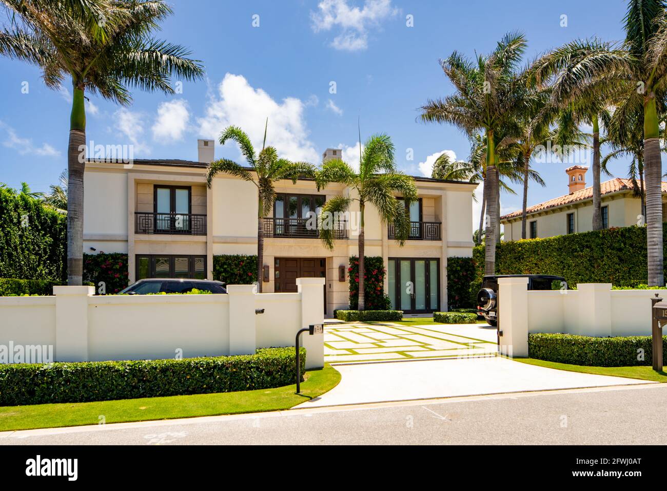 West Palm Beach, FL, USA - May 22, 2021: Photo of a luxury single family  house in West Palm Beach Florida USA Stock Photo - Alamy
