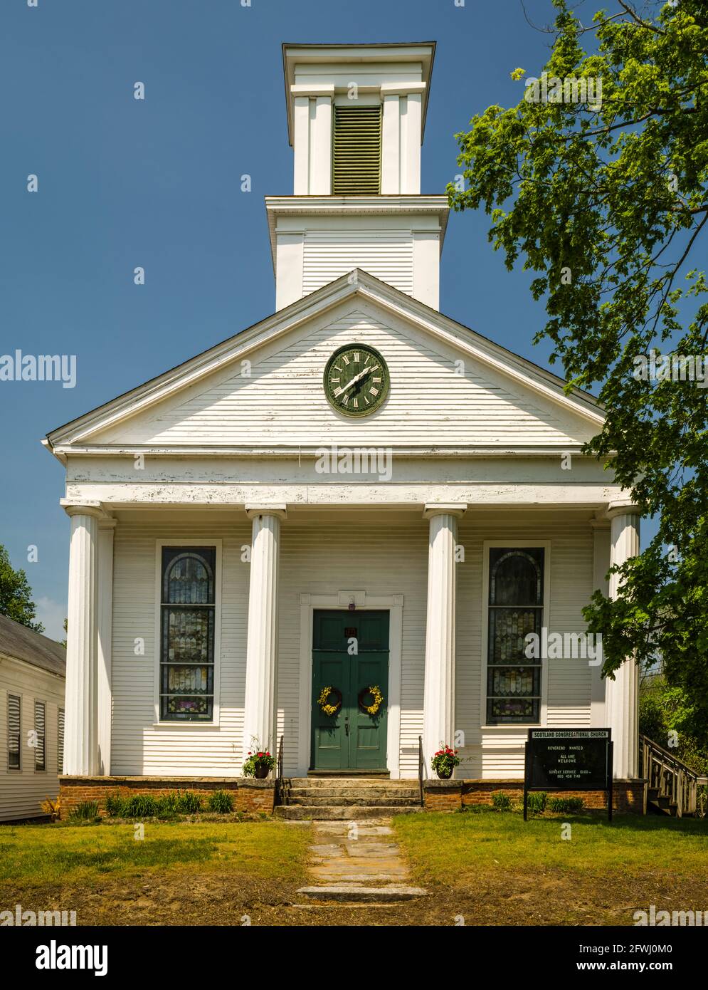Scotland Congregational Church   Scotland, Connecticut, USA Stock Photo
