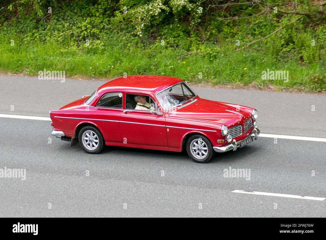 Retro cars on the road hi-res stock photography and images - Alamy