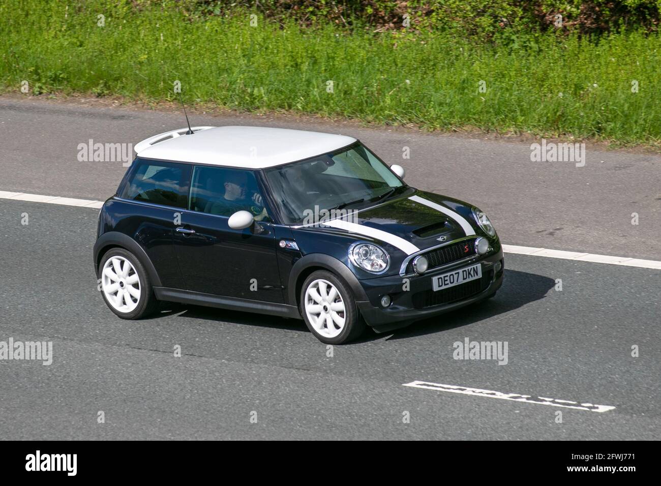 Black mini shop cooper s