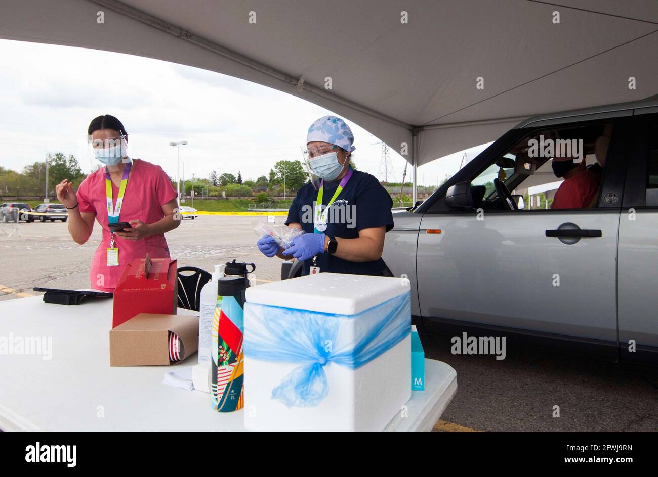 Toronto, Canada. 22nd May, 2021. A medical worker prepares a dose of COVID-19 vaccine at a drive-thru vaccination site in Toronto, Canada, on May 22, 2021. About 50.08 percent of Canada's population were administered with the first dose of COVID-19 vaccine and 4.3 percent with second dose as of Saturday afternoon, according to CTV. Credit: Zou Zheng/Xinhua/Alamy Live News Stock Photo