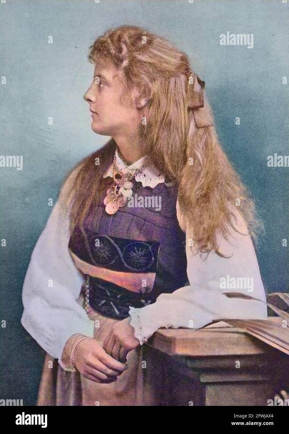 Swedish girl with long hair and costume, Sweden, original print from the year 1899, Schwedisches Mädchen mit langem Haar und Kostüm, Schweden, historisch, historical, digital improved reproduction of an original from the 19th century / digitale Reproduktion einer Originalvorlage aus dem 19. Jahrhundert, Originaldatum nicht bekannt, koloriert, handcoloriert, Koloration, digital verbessert Stock Photo