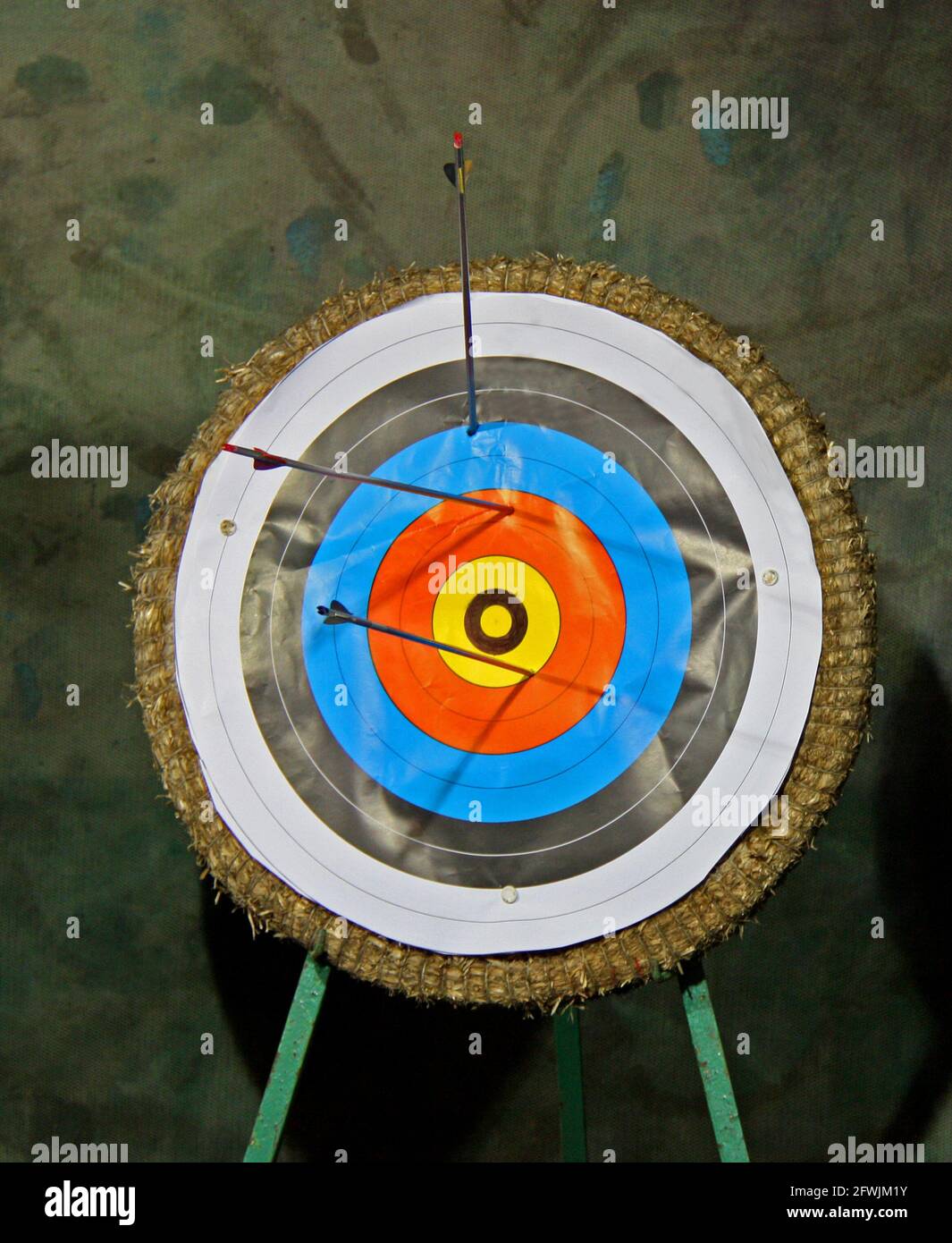 A Traditional Archery Target on a Straw Backed Stand Stock Photo Alamy