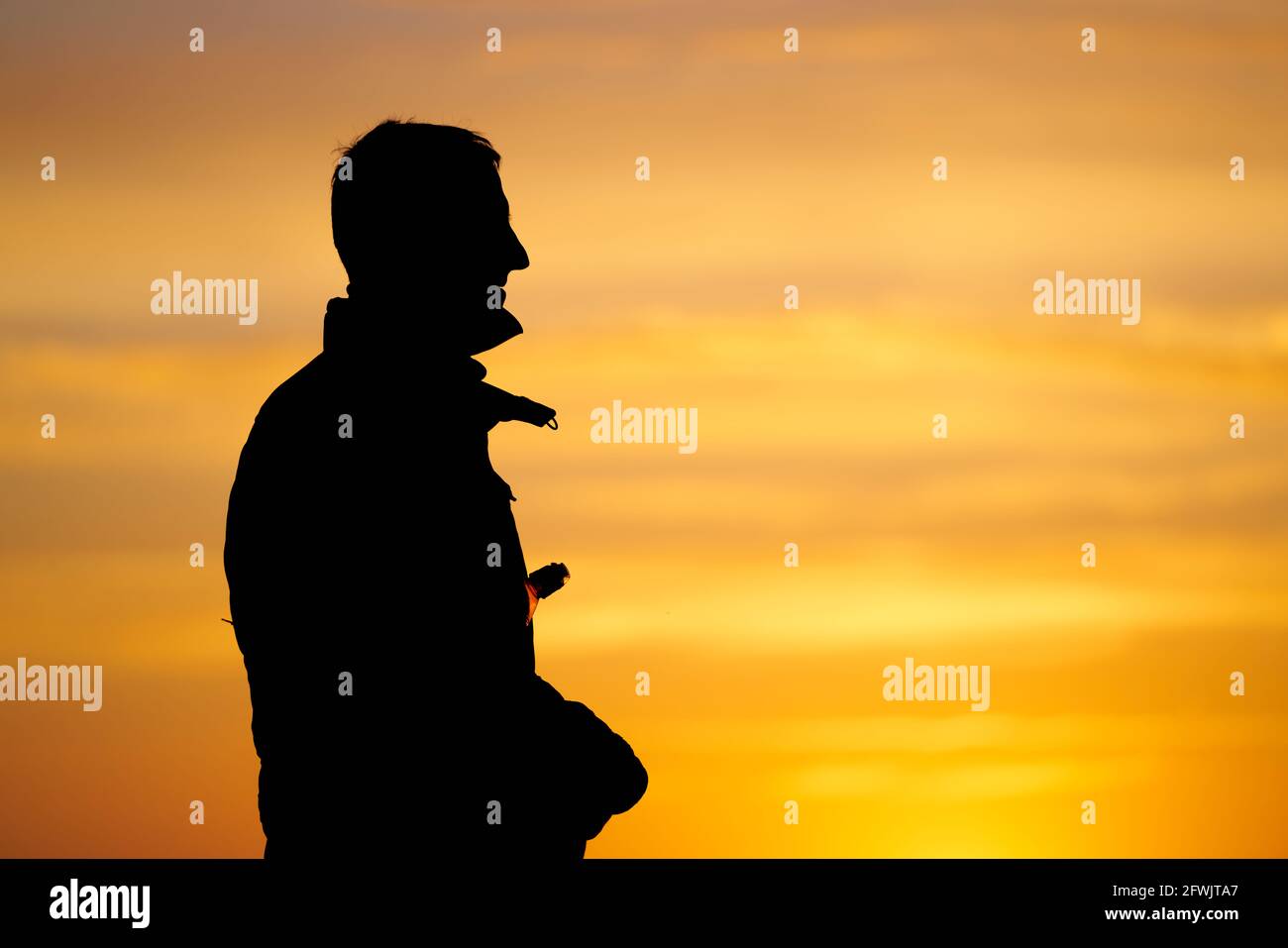 Man holding hands silhouette hi-res stock photography and images - Alamy