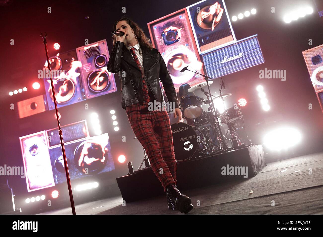 Rome Italien 23rd May 21 I Maneskin Trionfano A Eurovision 21 The Group Maneskin Victoria De Angelis Ethan Torchio Damiano David And Thomas Raggi Of The Group Maneskin 23 Maggio 21 In The