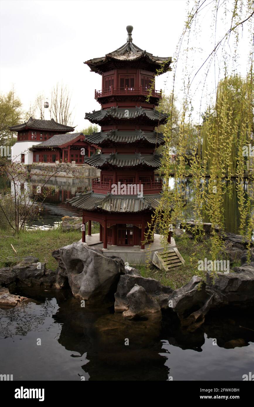 Traditional chinese architectures hi-res stock photography and images ...