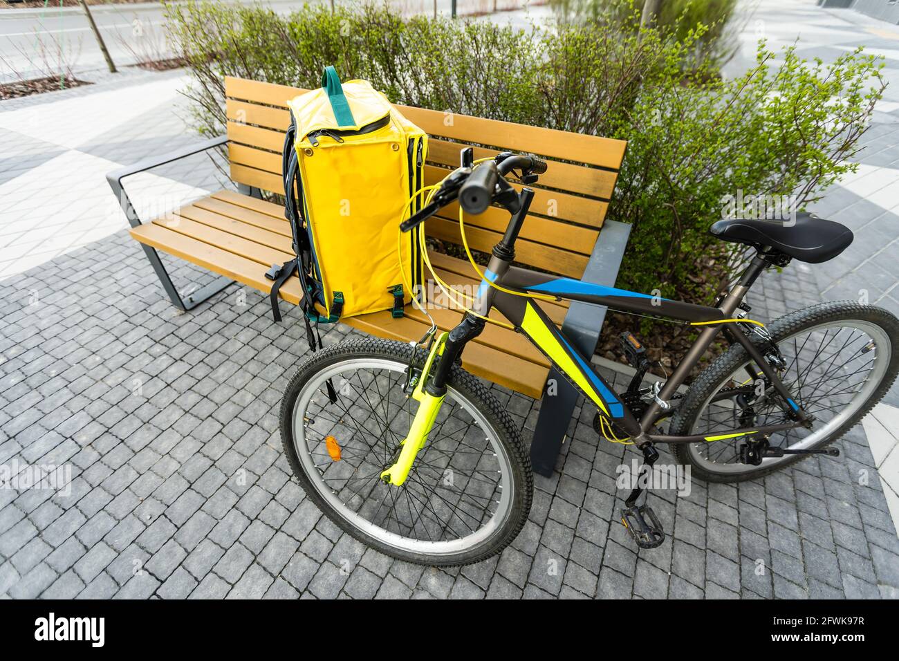 Bicycle outside yellow house hi-res stock photography and images - Alamy