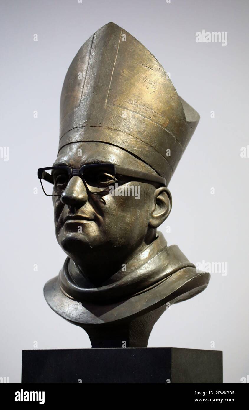 Sculpture of Saint Oscar Romero by British artist Rory Young Stock Photo