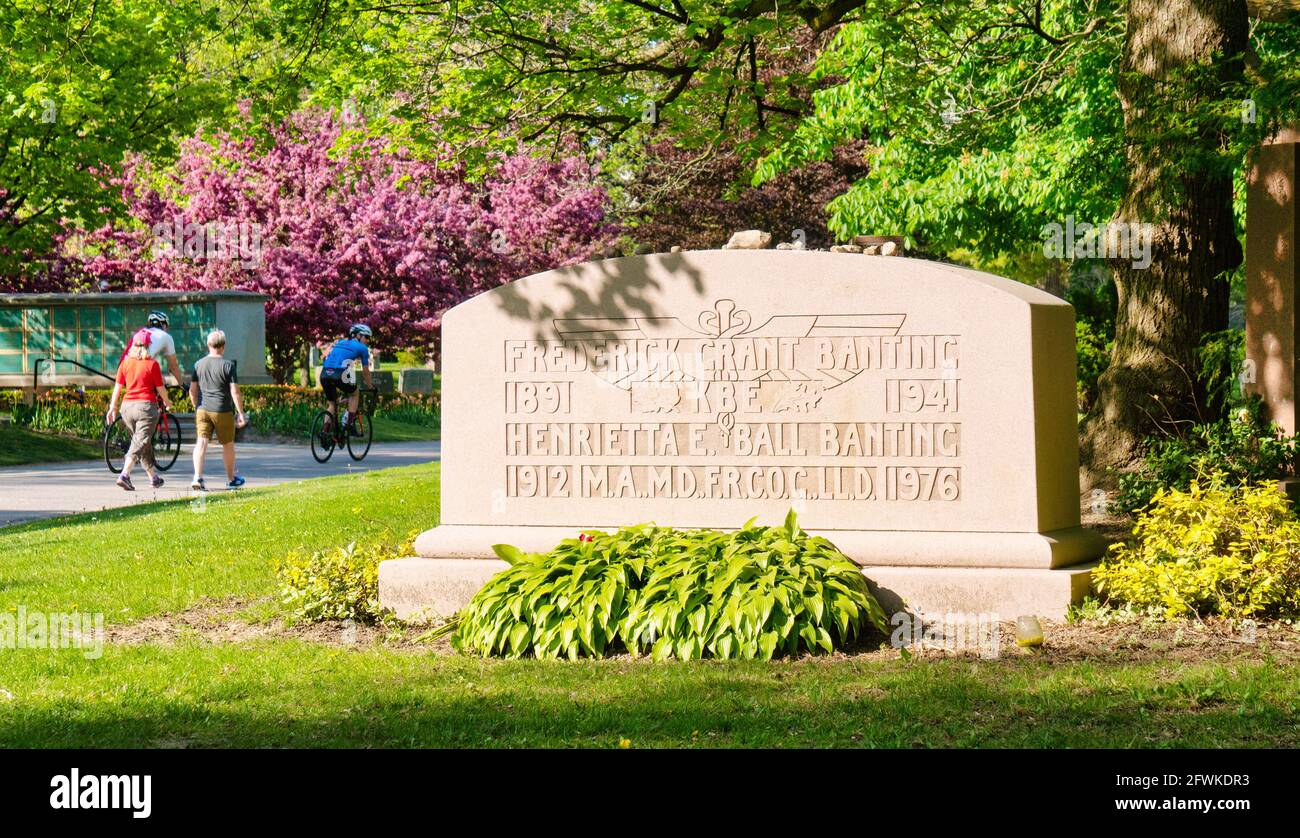 Co-Discoverer of Insulin and Nobel Prize Winner Dr. Frederick Grant Banting and his wife Lady Banting's burial place in Mount Pleasant Cemetery Stock Photo
