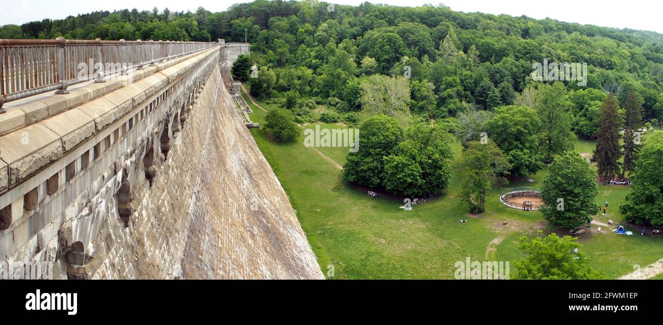 Downstream wall of the New Croton Dam, panoramic view from the crest