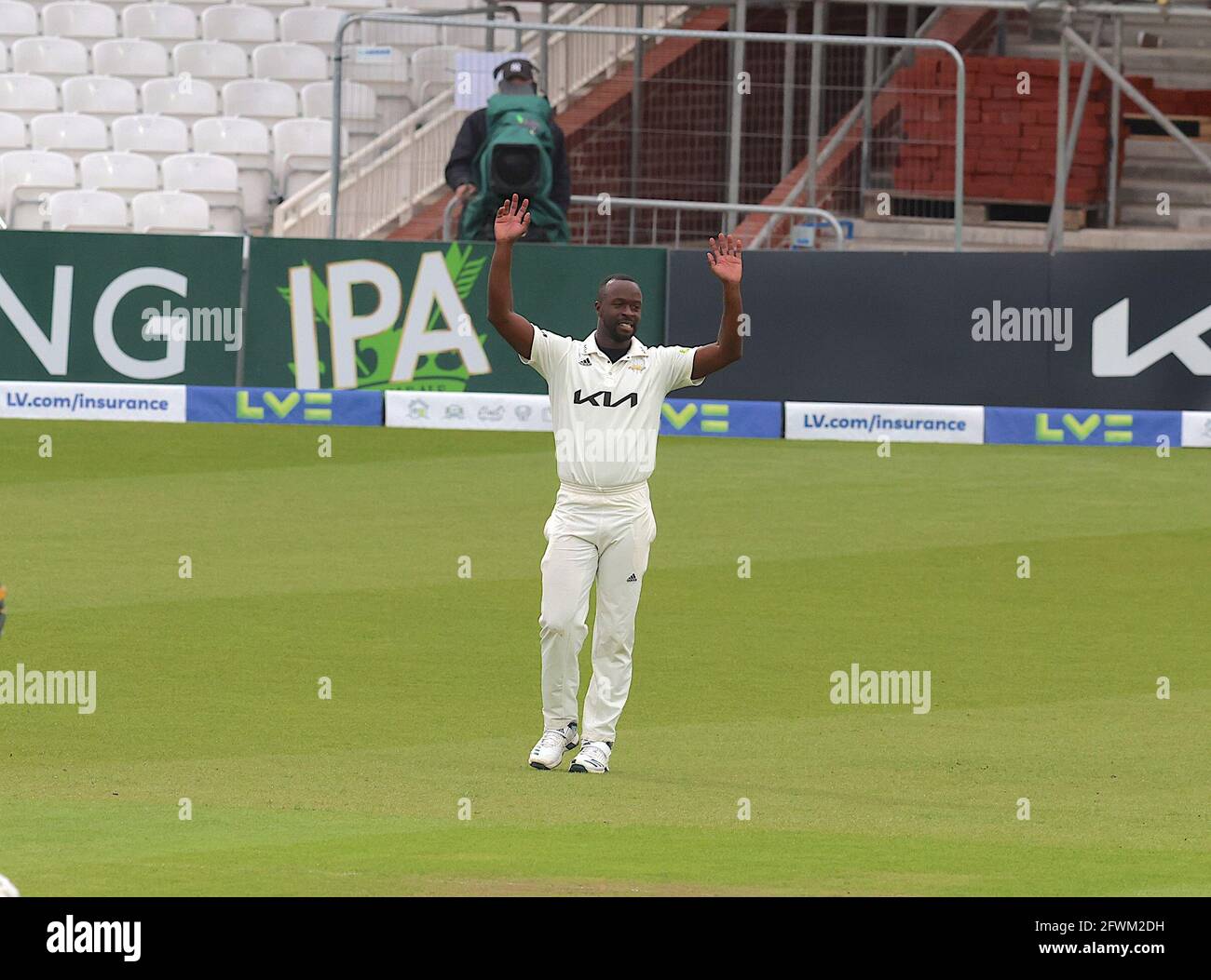 London, UK. 23 May, 2021. London, UK. Surrey’s Kemar Roach acknowledges the applause as Surrey take on Middlesex in  the County Championship at the Kia Oval, day four. David Rowe/Alamy Live News Stock Photo