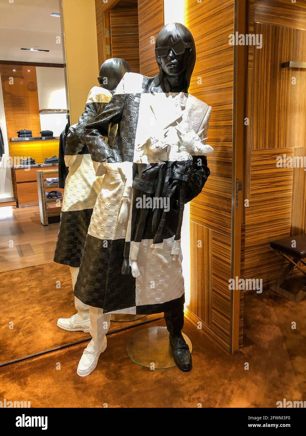 Paris, France, inside LVMH, Louis Vuitton Luxury clothing store at Paris,  Ave.. Champs-Elysees, fashion mannequins on display in boutique, finished  products Stock Photo - Alamy