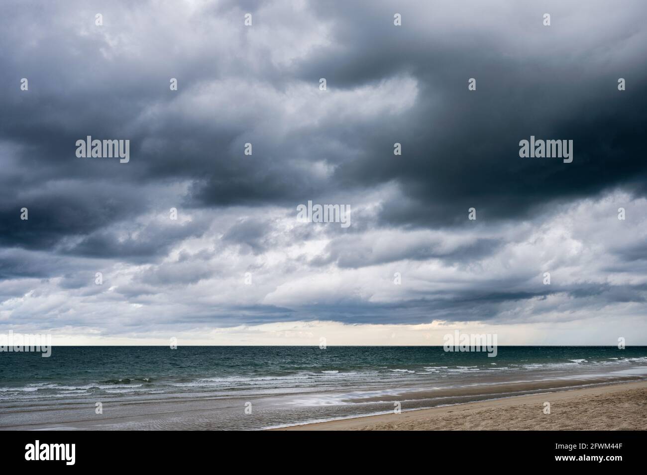 Stormy sea dark sky hi-res stock photography and images - Alamy