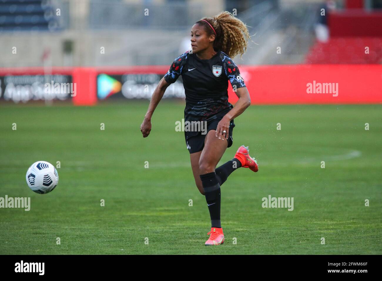 Chicago Red Stars defender Casey Krueger (6) dribbles the ball during a NWSL match at SeatGeek Stadium, Saturday, May 22, 2021, in Bridgeview, Illinoi Stock Photo