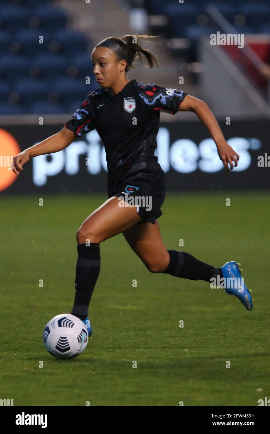 Chicago Red Stars forward Mallory Pugh (9) dribbles the ball during a NWSL match at SeatGeek Stadium, Saturday, May 22, 2021, in Bridgeview, Illinois. Stock Photo