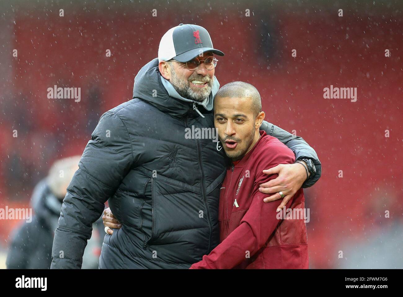 2021. Liverpool Manager Jurgen Klopp (l 