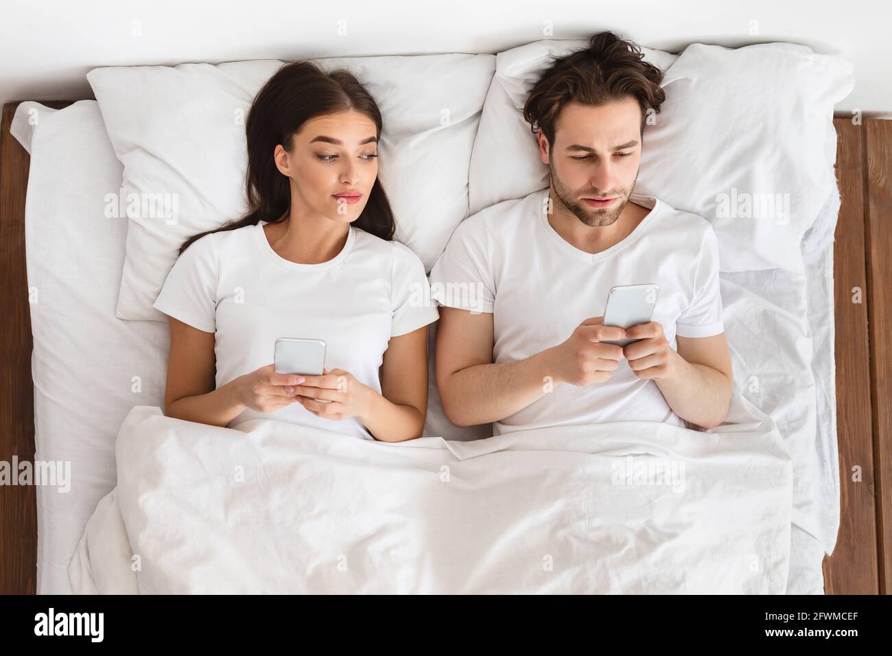 Woman cheating phone hi-res stock photography and images - Page 7 - Alamy