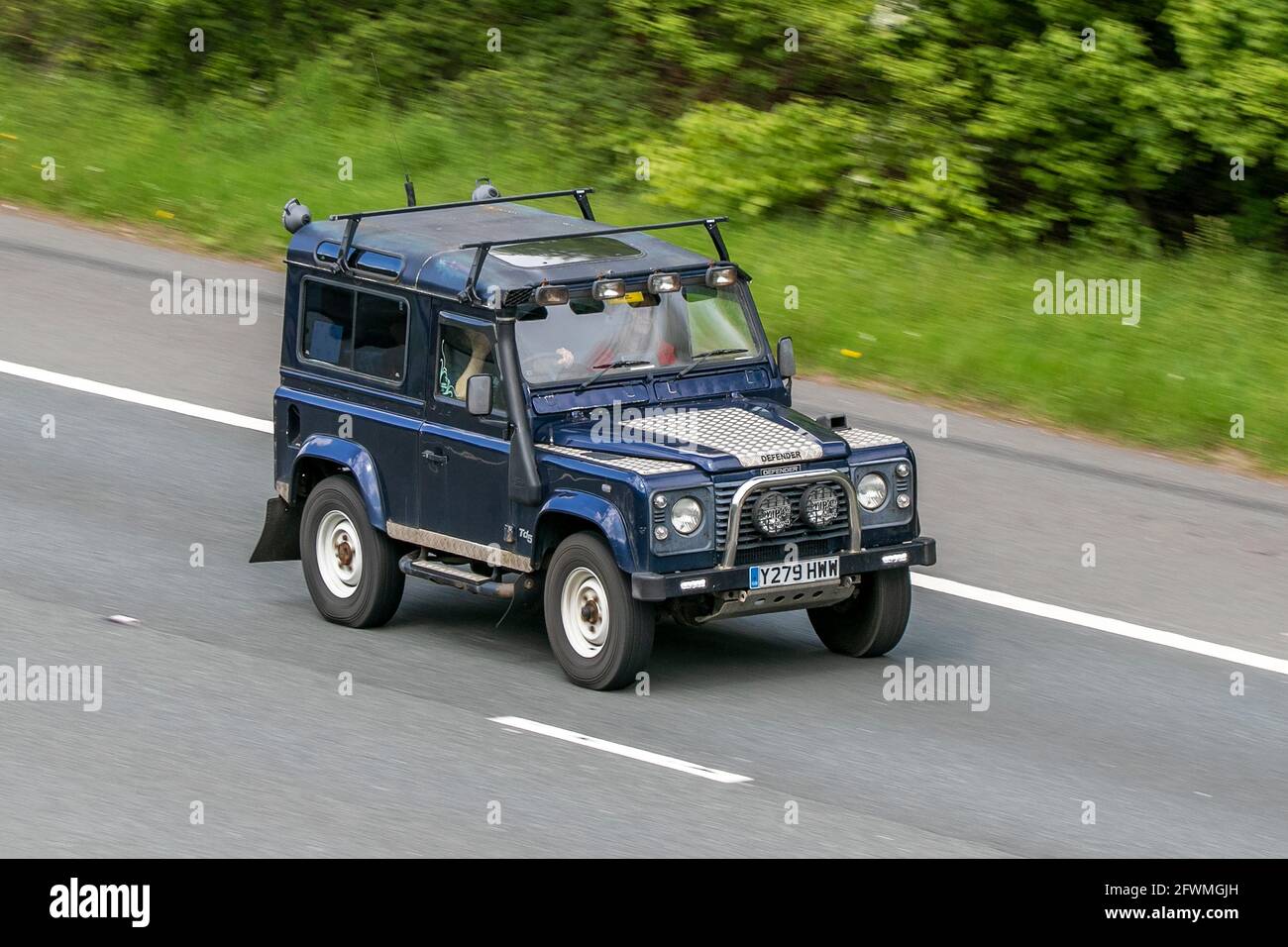 Land rover defender 90 county hi-res stock photography and images - Alamy