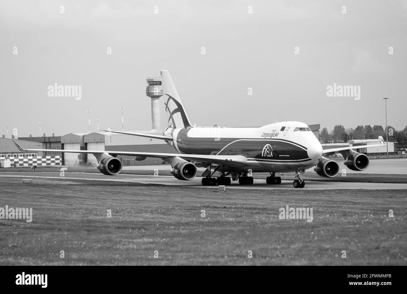 Boeing 747 cargo front Black and White Stock Photos & Images - Alamy