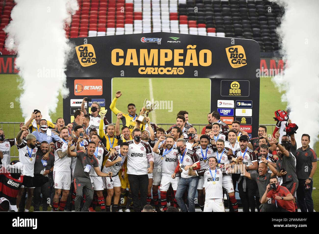 Rio de Janeiro, Brazil, 22 May 2021.  Members of Flamengo celebrate winning the Carioca soccer tournament final match between Flamengo and Fluminense Stock Photo