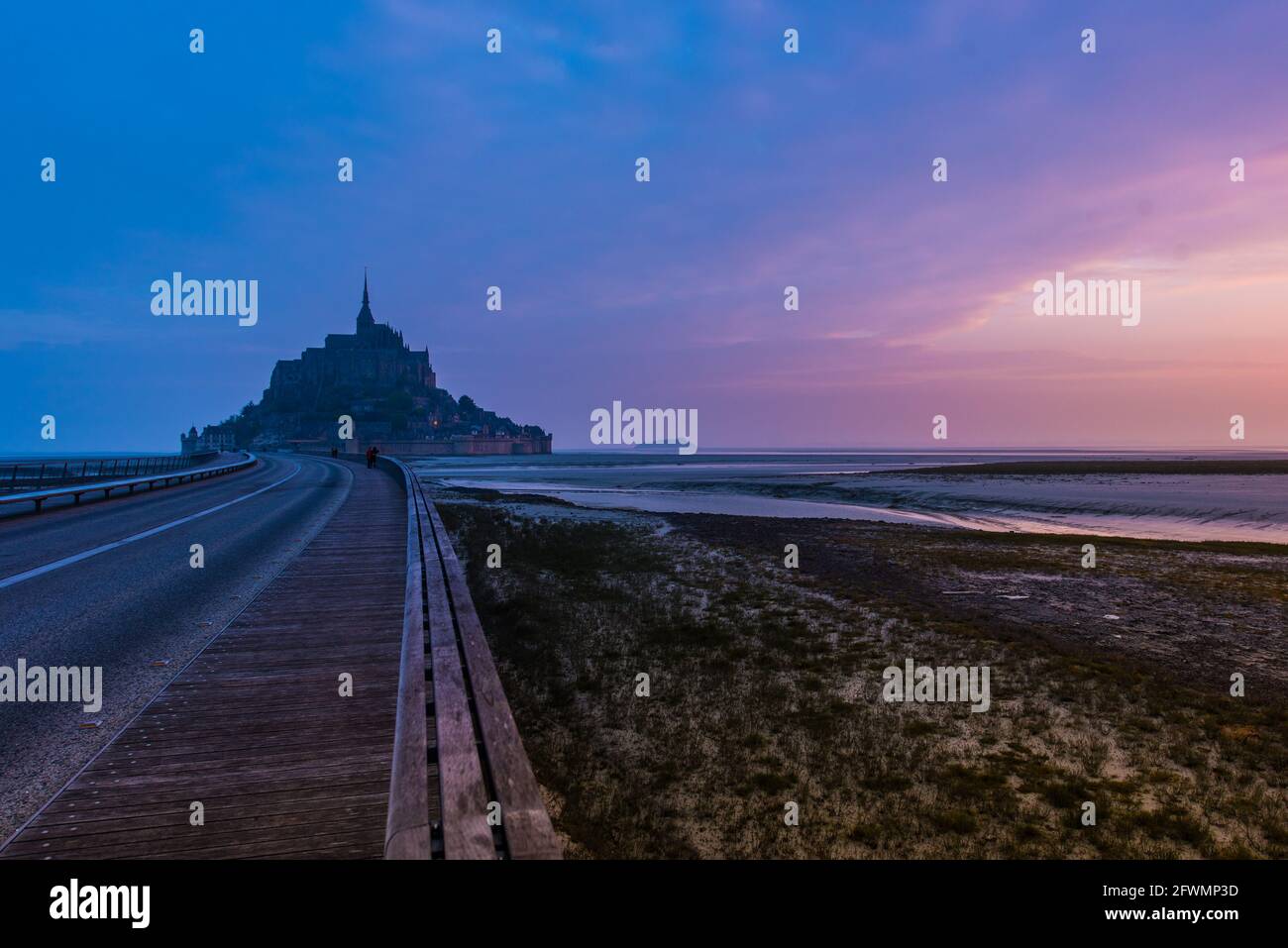 A pink morning over Mont Saint-Michel Stock Photo