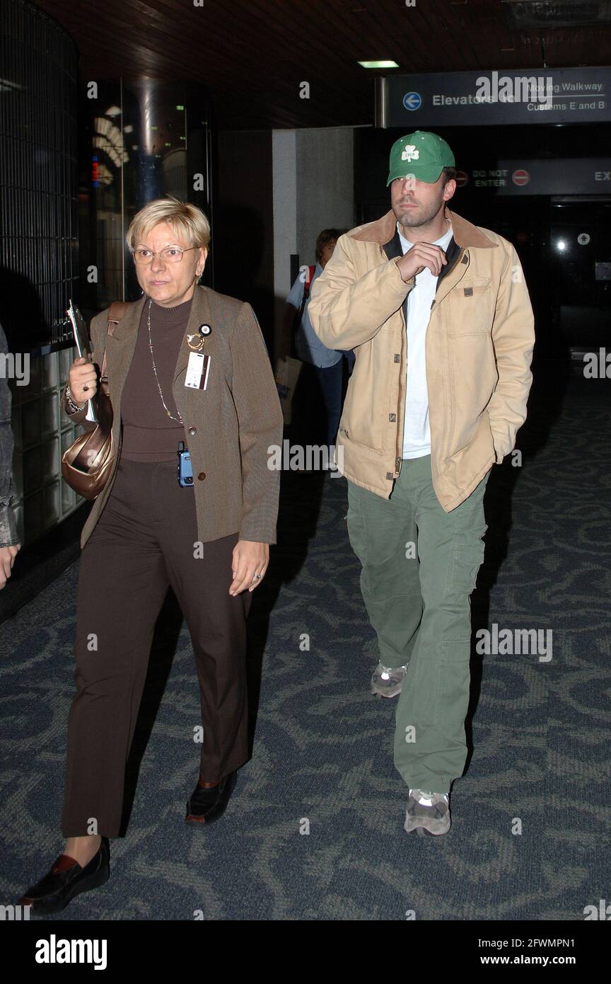 MIAMI BEACH, FL - MARCH 03, 2006: (EXCLUSIVE COVERAGE) Oscar Winner Ben Affleck and bother Casey Affleck hit the admirals club for prior to their flight back home after spending several days in Miami Beach at best friend Matt Damon's new house. On March 03, 2006 in Miami Beach, Florida People: Ben Affleck Credit: Storms Media Group/Alamy Live News Stock Photo