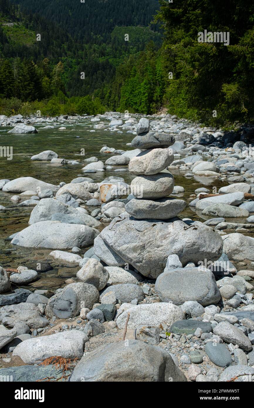 Balancing rock british columbia hi-res stock photography and images - Alamy