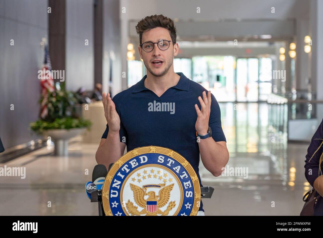 New York Ny May 23 Dr Mike Varshavski Speaks At A Press Conference On May 23 21 In New York City Standing With Huge Ma Who Created The Turbovax Twitter Bot New York Ny May 23 Dr Mike Varshavski Speaks At A Press Conference On May 23 21 In New York City Standing With Huge Ma Who Created The Turbovax Twitter Bot