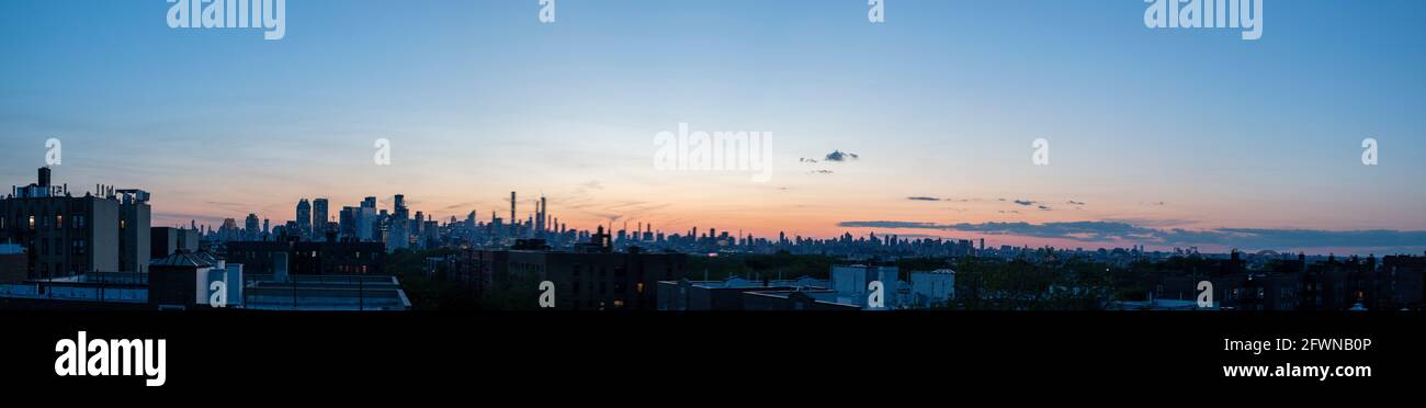 New york city skyline silhouette hi-res stock photography and images ...
