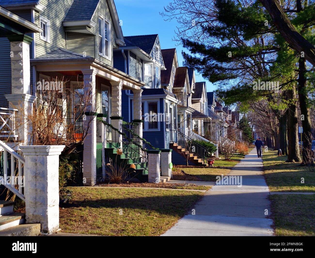 Chicago, Illinois, USA. Single-family homes line a neat city block in the Albany Park neighborhood of Chicago on a quiet weekend afternoon. Stock Photo