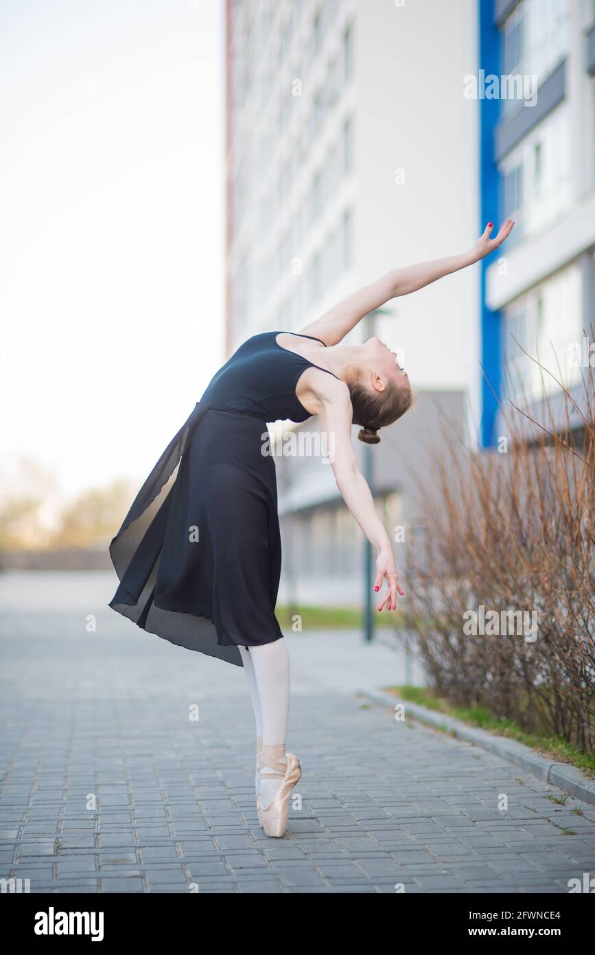 Arabesque dance hi-res stock photography and images - Page 4 - Alamy