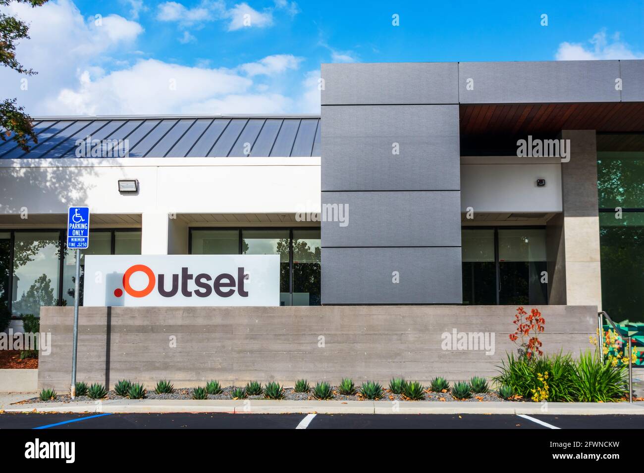 Outset sign logo on company headquarters. Outset Medical, Inc. develops a hemodialysis system for kidney patients - San Jose, California, USA - 2020 Stock Photo