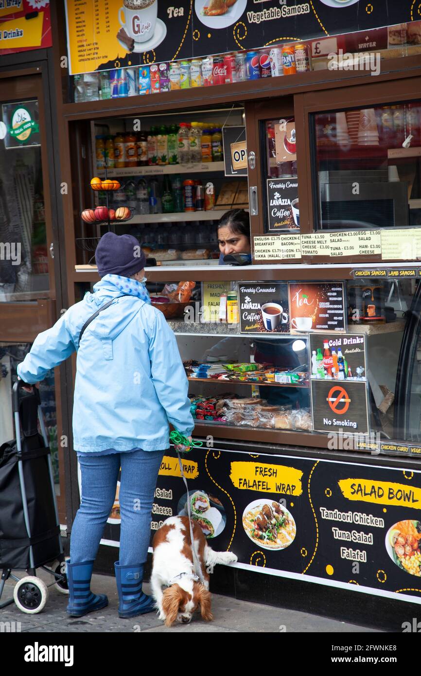 Kiosk on Elephant and Castle Roundabout in SE1, London UK Stock Photo