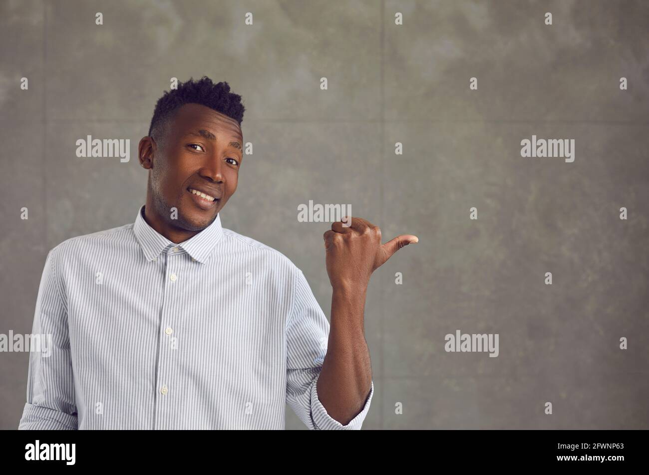 Black man pointing hi-res stock photography and images - Alamy