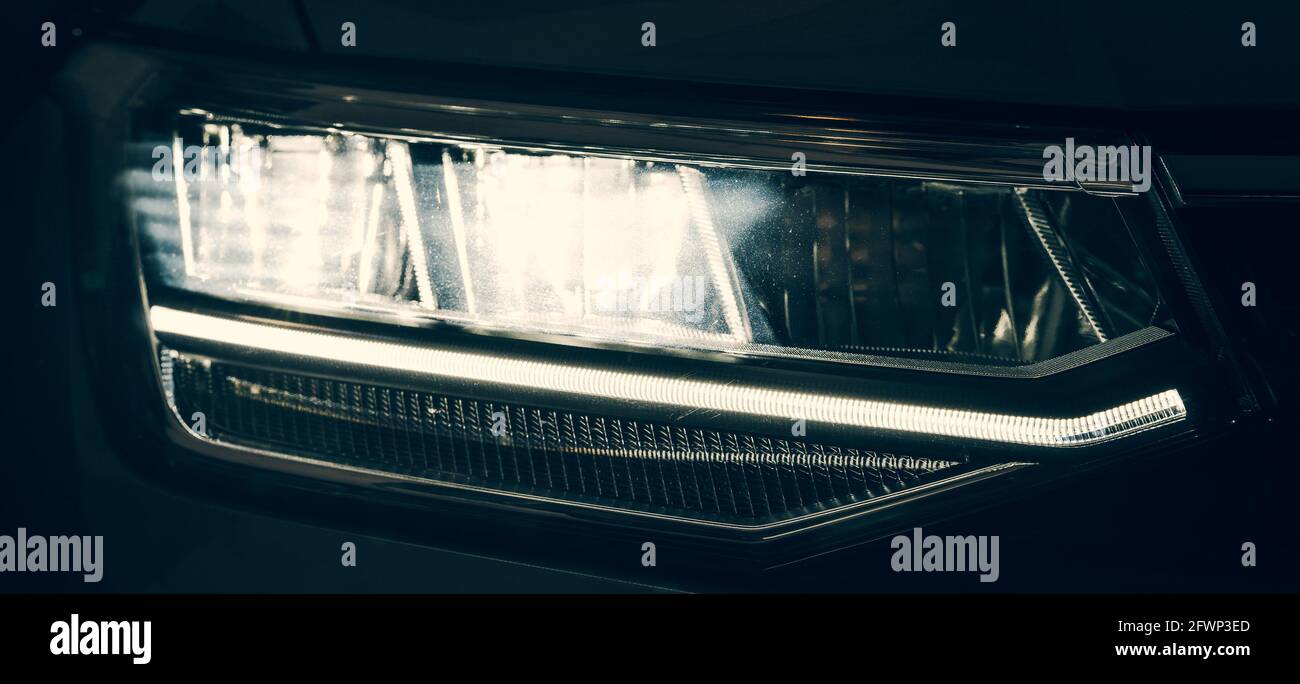 Car headlights at night hires stock photography and images Alamy