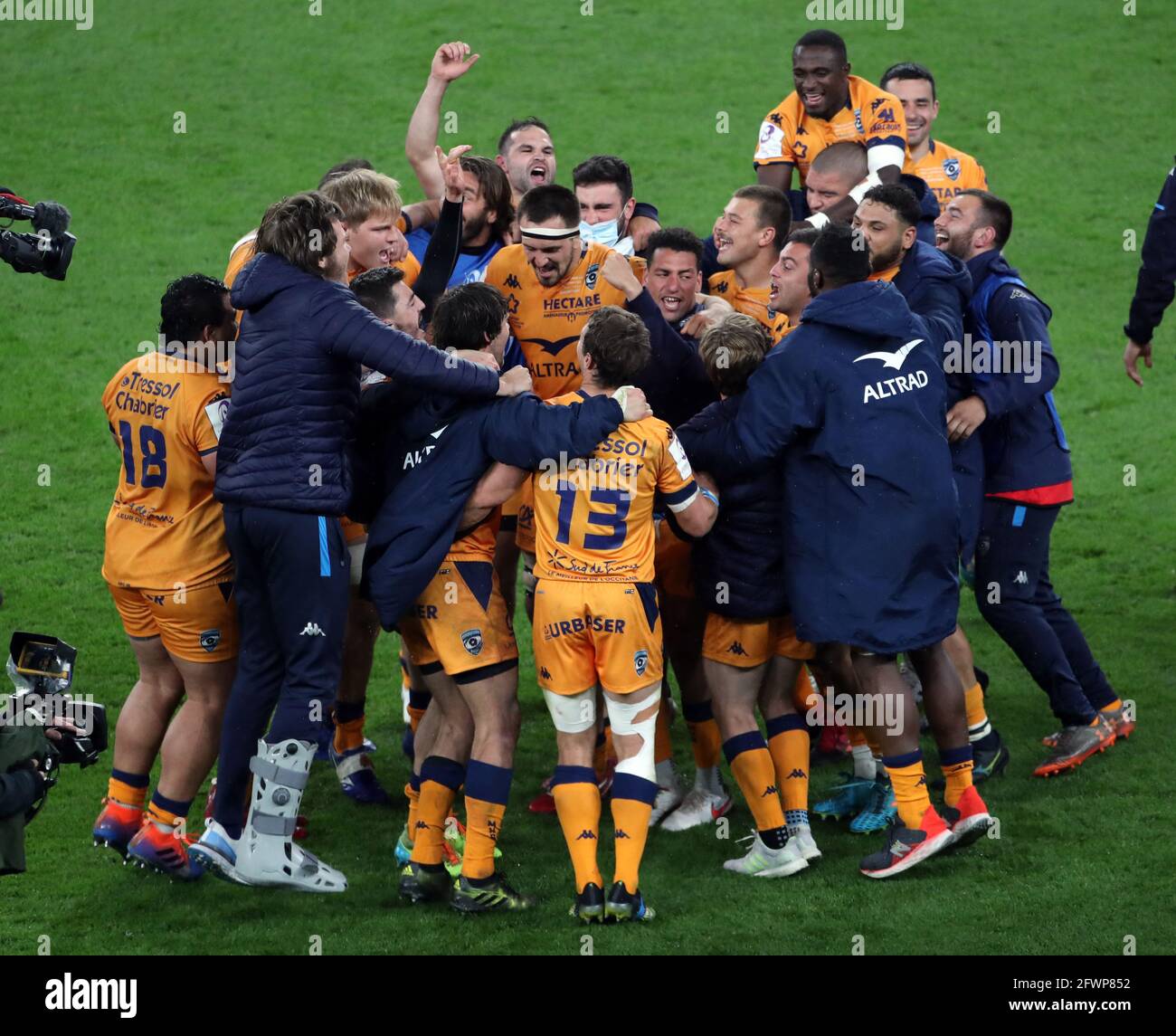 Montpellier Players Celebrate After The Final Whistle During The European Rugby Challenge Cup Final Match At Twickenham Stadium London Picture Date Friday May 21 21 Stock Photo Alamy