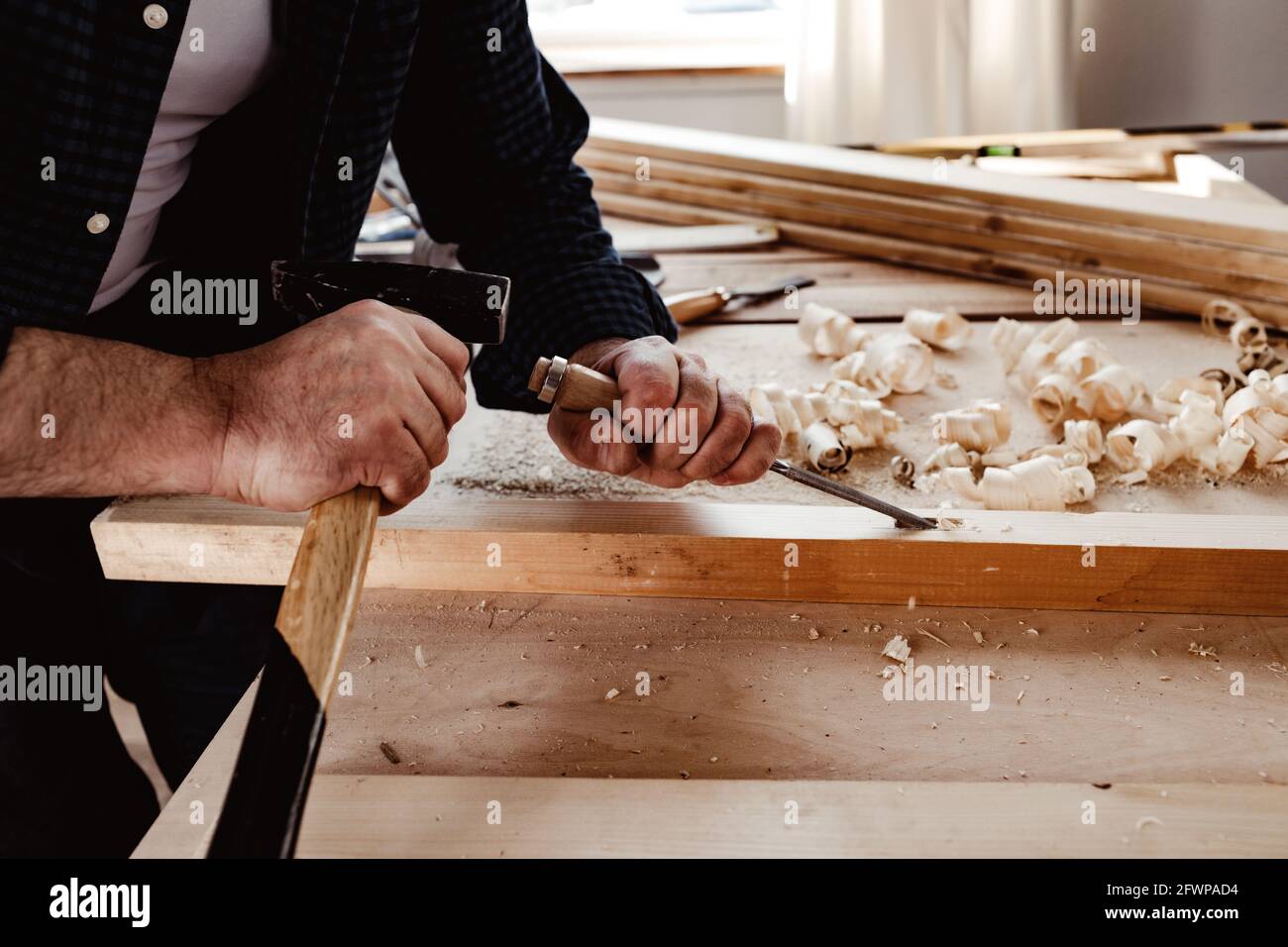 Hands of a carpenter working with chisel and hammer Stock Photo - Alamy