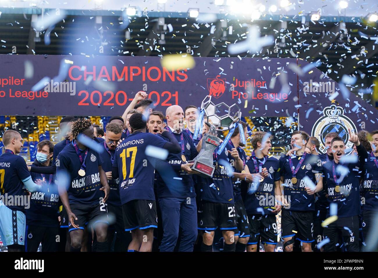 BRUGGE, BELGIUM - MAY 23: Team of Club Brugge receiving the Jupiler Pro  League Trophy after winning the Jupiler Pro League for the second year in a  ro Stock Photo - Alamy